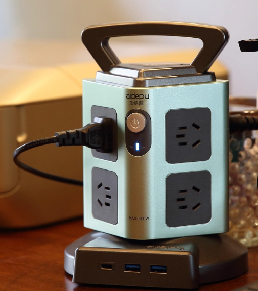 特洛克Trozk红白机智能插座USB快充多孔转换器多功能桌面充电站电竞房插排